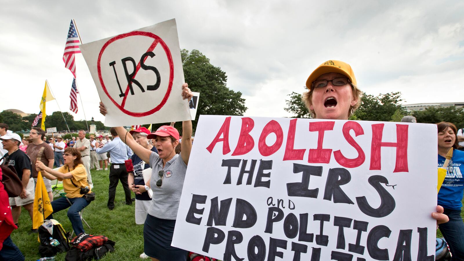 articles/2013/06/20/party-like-it-s-2010-tea-partiers-rally-with-glenn-beck-and-against-irs/130619-tea-party-tease_shcniz