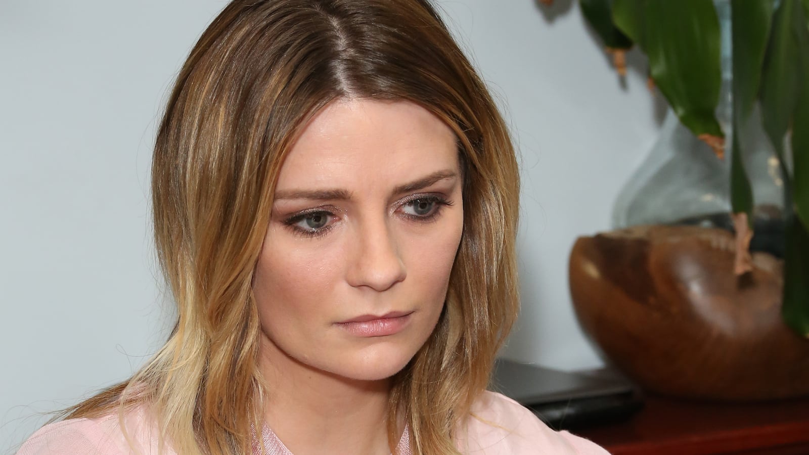 articles/2017/03/17/mischa-barton-s-cruel-tabloid-persecution/170316-zimmerman-Mischa-Barton-tease_sjkweh