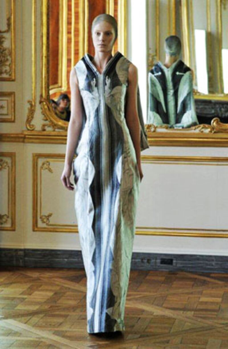 galleries/2010/03/09/alexander-mcqueen-s-last-collection/murphy-mcqueen-paris---5_evaskj