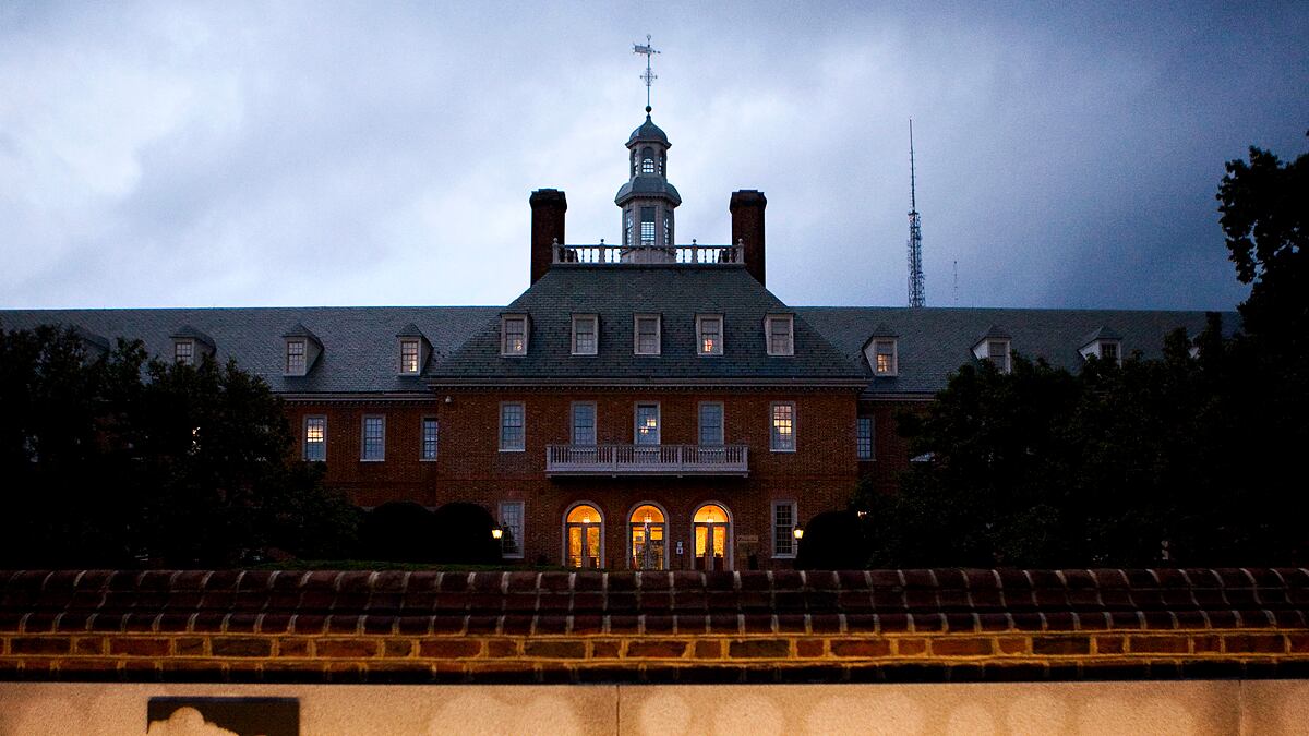 articles/2011/12/17/suit-against-fannie-and-freddie-execs-ignores-pols-also-to-blame/fannie-mae-freddie-mac_fmieuu