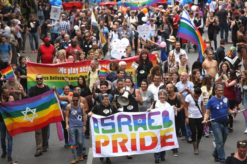 galleries/2015/06/27/gay-pride-weekend-worldwide-photos/150627-gay-pride-world-10_wuvkve
