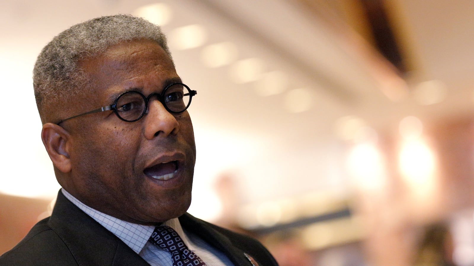 2021-10-10T165235Z_658153248_RC247Q9NBK1D_RTRMADP_3_USA-POLITICS-TEXAS-WEST_kxhyn9