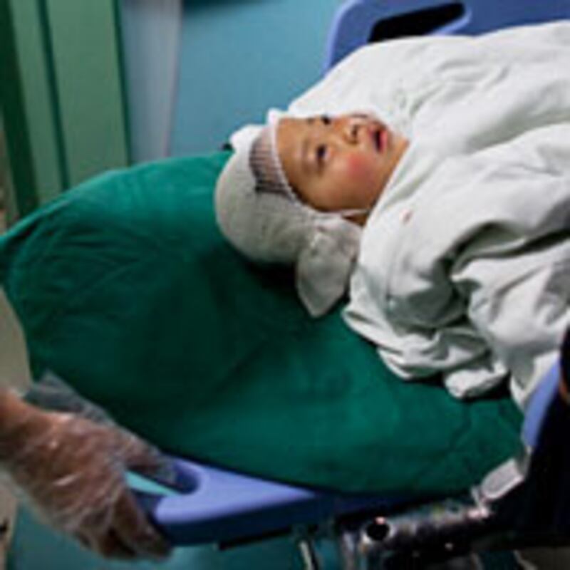 articles/2010/05/03/chinas-schoolhouse-murder-mystery/hung-china-kids_97620_viqrqs