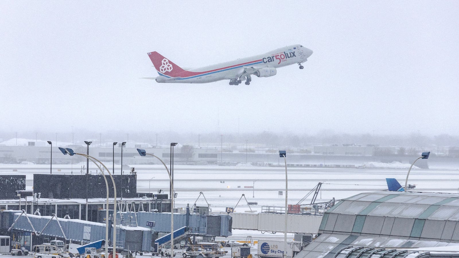 CHICAGO, ILLINOIS - NOVEMBER 30: A cargo plane takes off from a runway after a winter snow storm affected the area at O'Hare International airport on November 30, 2025 in Chicago, Illinois. Close to seven inches of snow were measured at O'Hare as the Federal Aviation Administration is dealing with busy Thanksgiving travel and is expected to have more than 360,000 flights to their destinations.