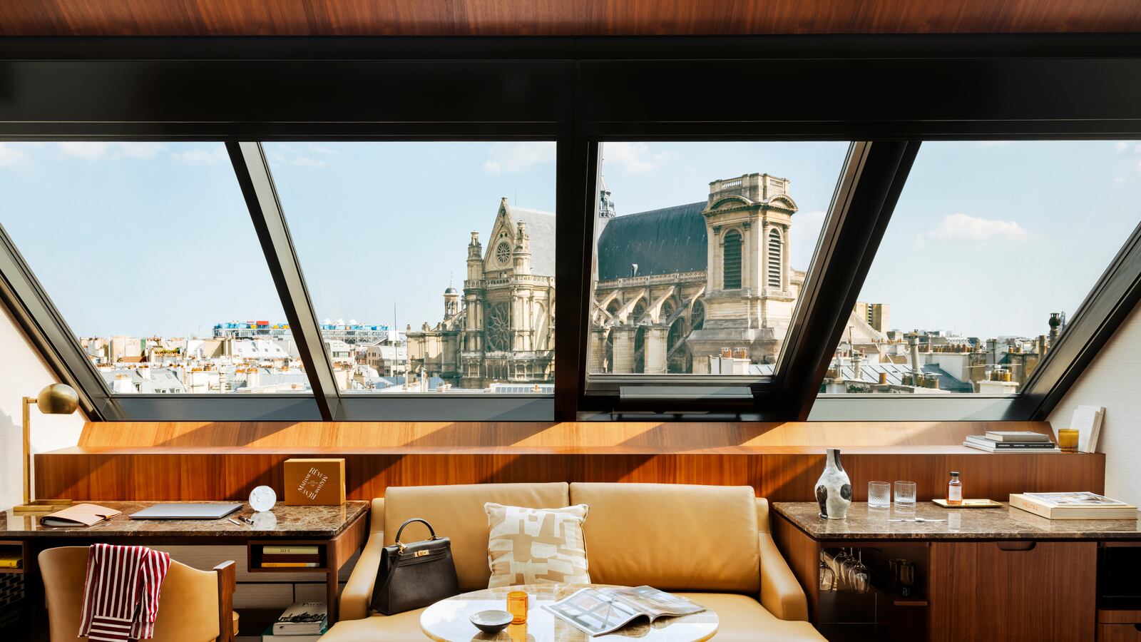 211208-cardinal-hotel-tease_onwbth