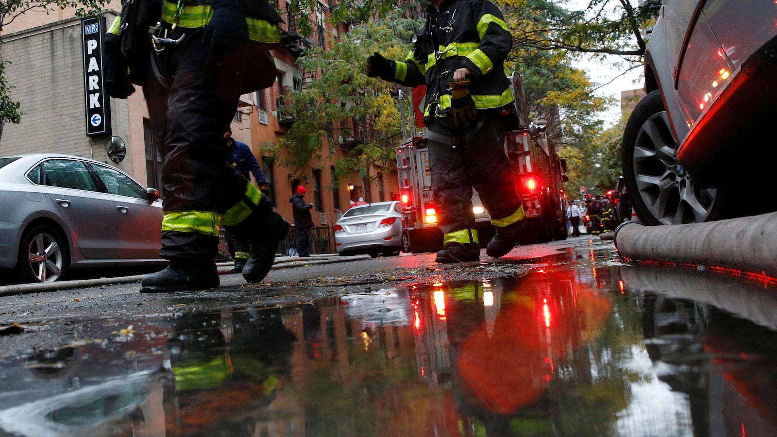2016-10-27T000000Z_274516032_D1BEUJKEQZAB_RTRMADP_3_NEWYORK-FIRE-APARTMENT_wdqqme