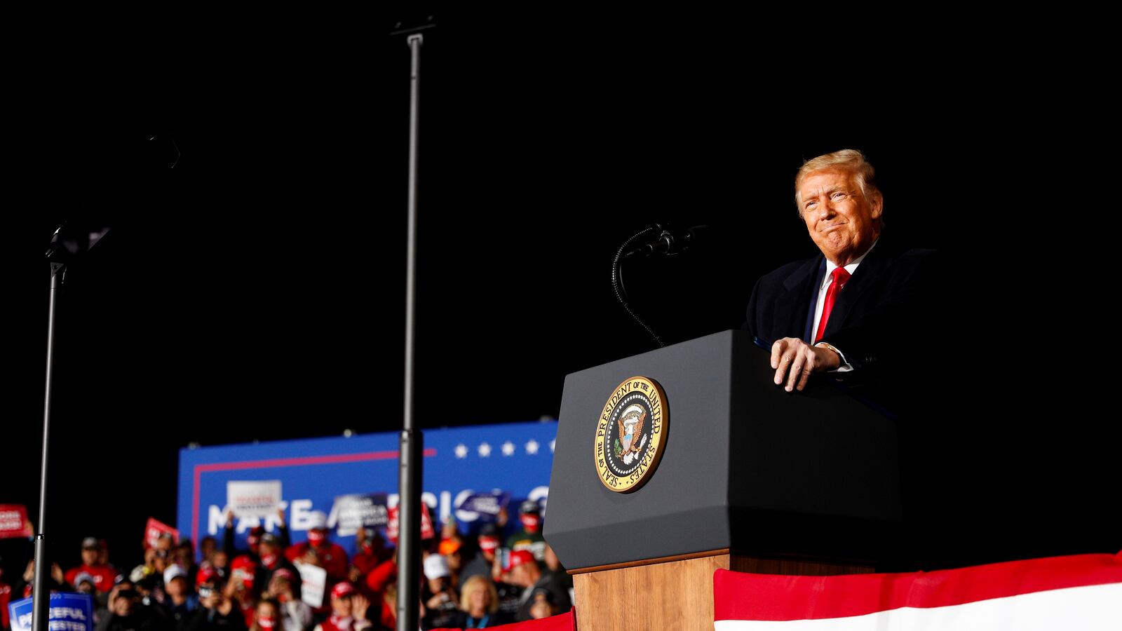 2020-09-18T022107Z_603879123_RC2Q0J9EGZON_RTRMADP_3_USA-ELECTION-TRUMP_bvsqow