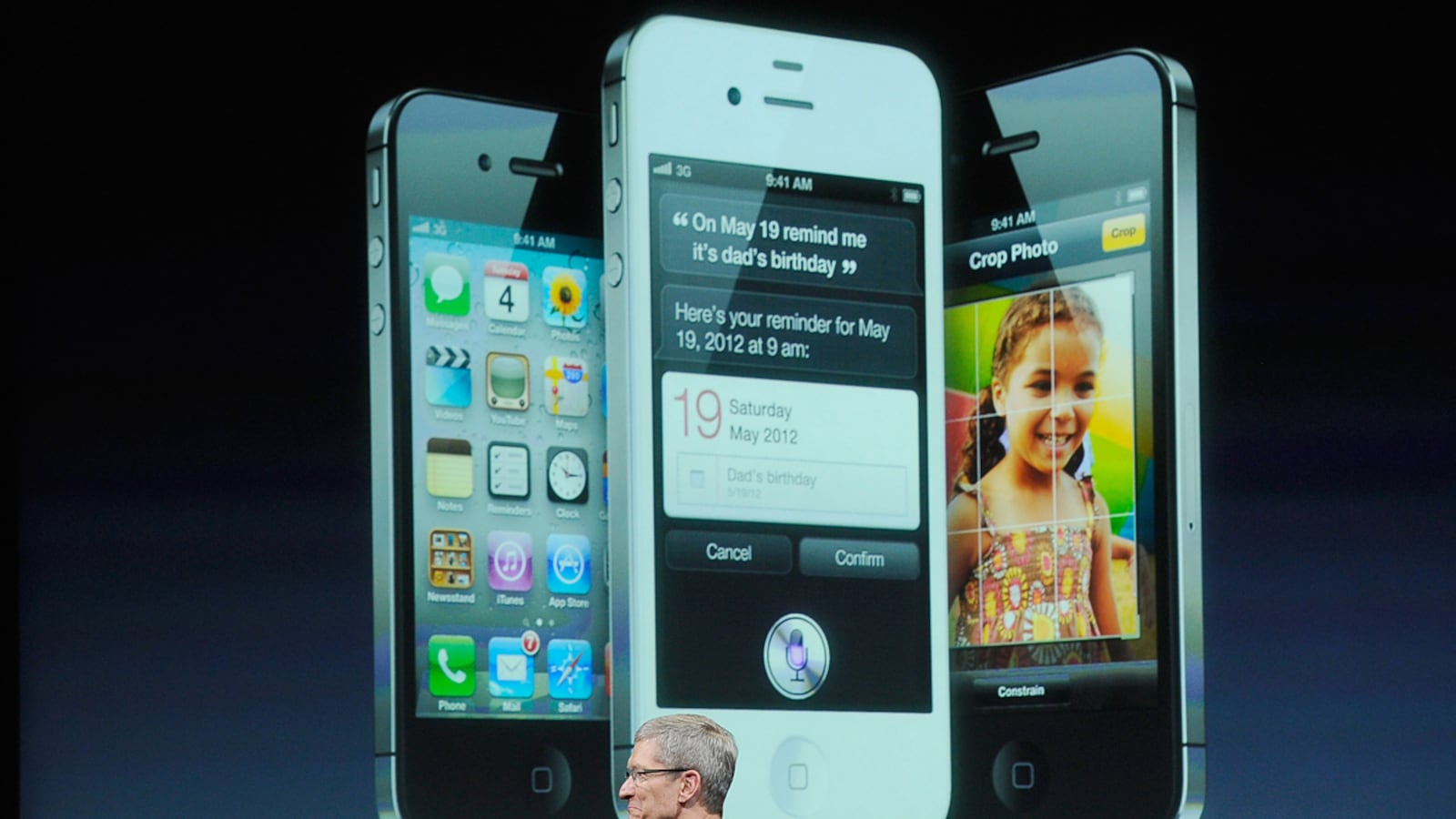 articles/2011/10/05/apple-4s-rollout-tim-cook-is-smart-to-play-it-safe/tim-cook-iphone-4s-lyons_tk63vy