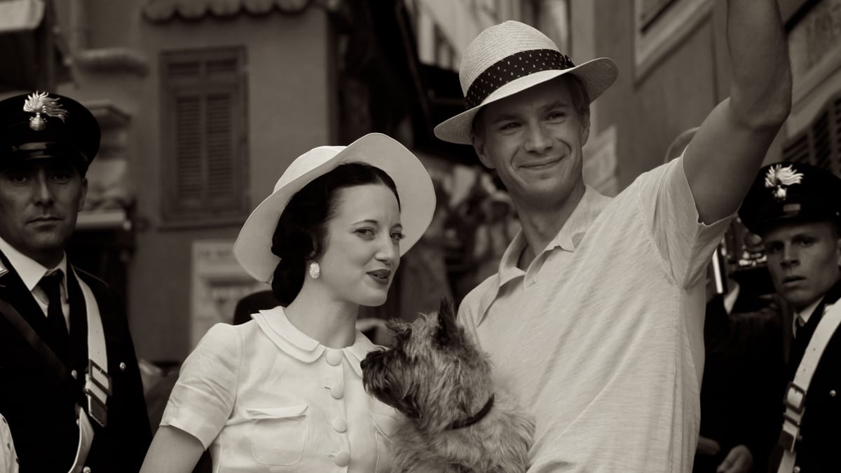 articles/2012/02/06/harvey-weinstein-gets-history-wrong-again-in-new-madonna-movie-w-e/we-critique-roberts_rpse1e