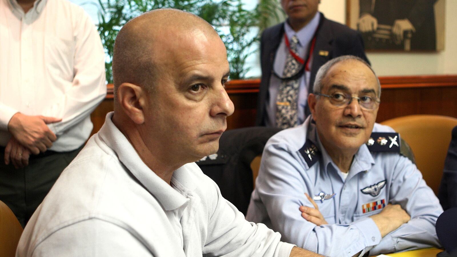 articles/2012/07/13/a-bundle-of-bombast/diskin-openz_laswsj