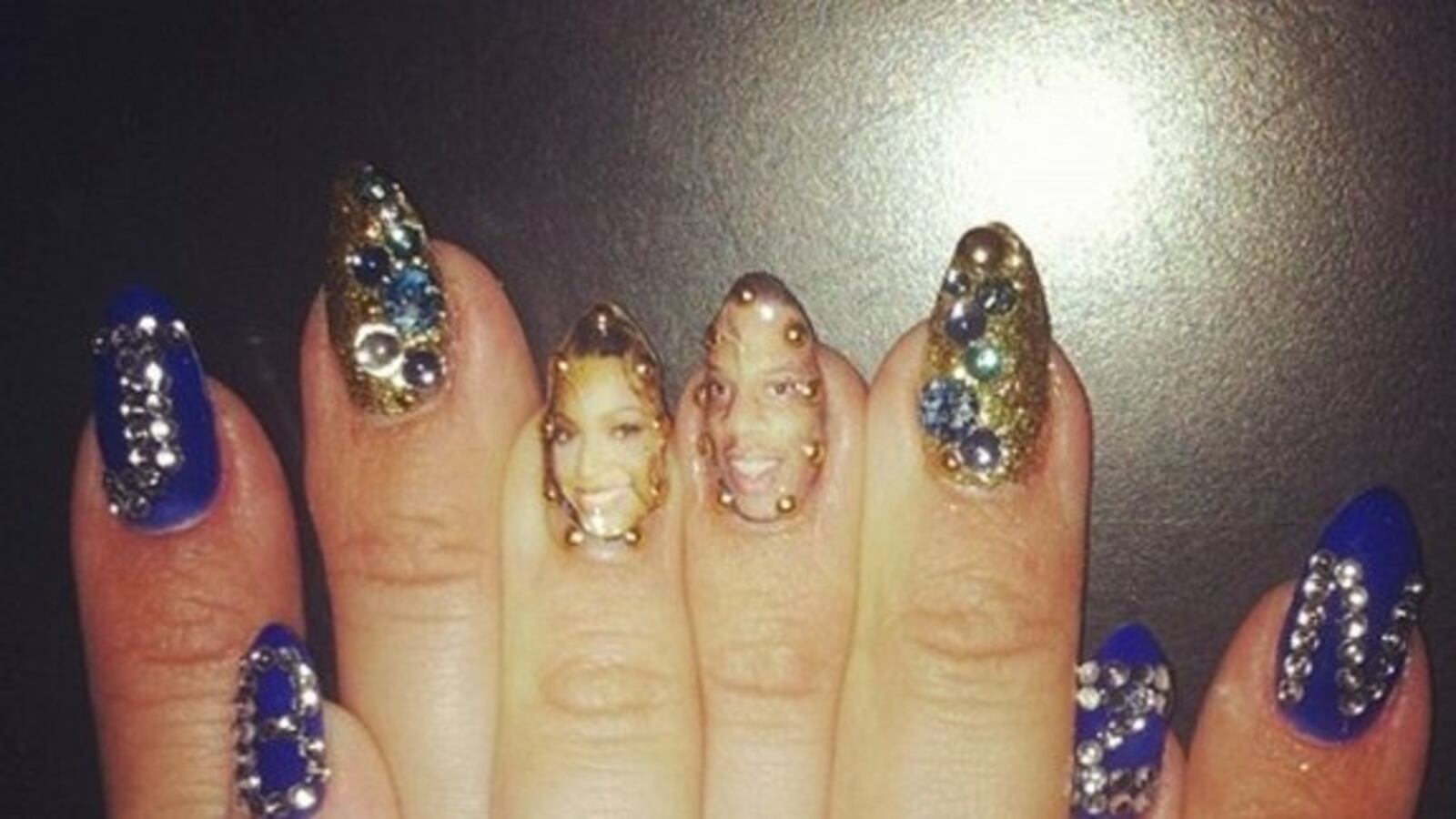 articles/2012/08/05/creepy-jay-z-and-beyonce-nail-art-photos/Beyoncé_I_Am_wjb2k5