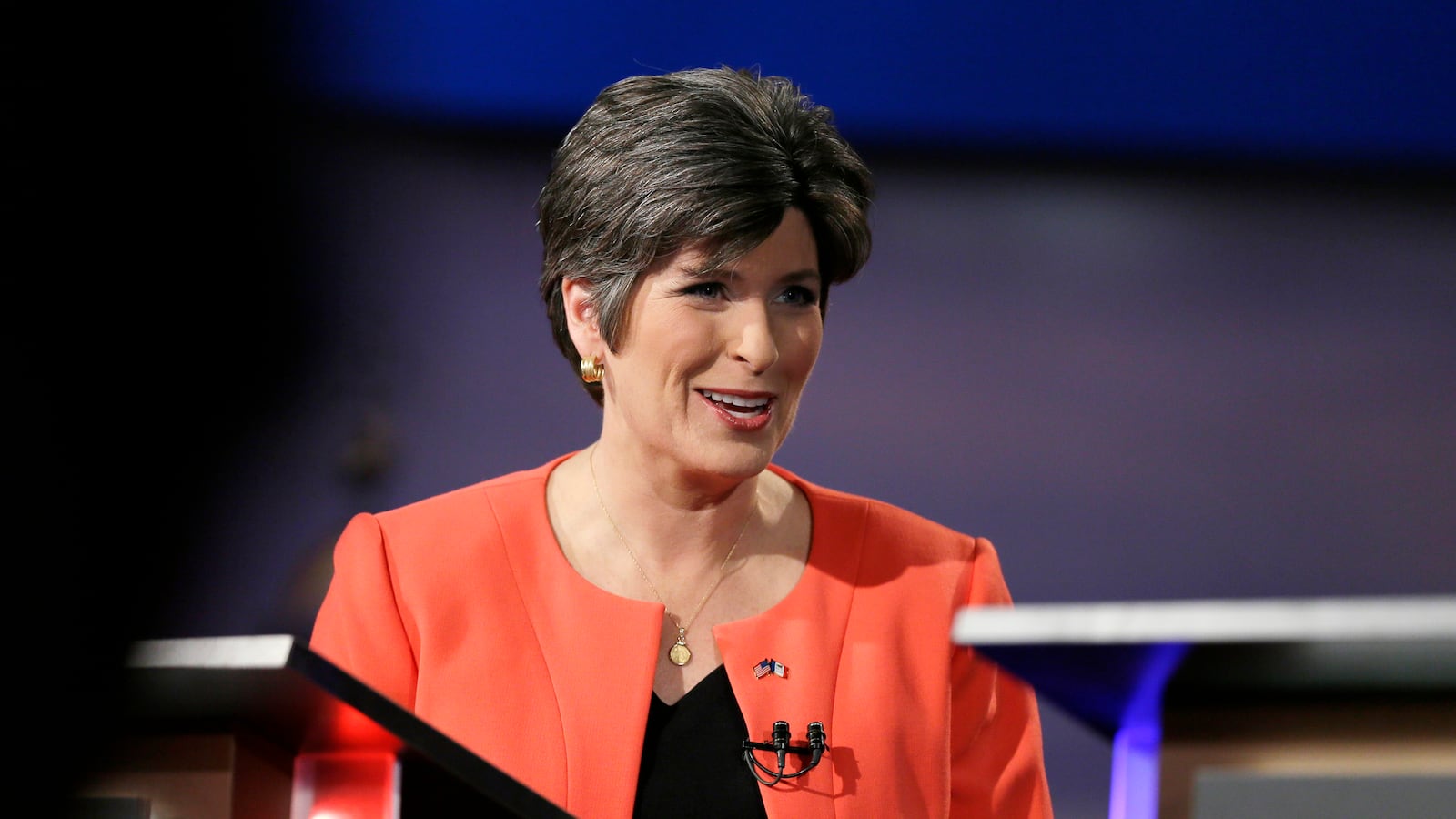articles/2014/05/30/joni-ernst-s-santa-barbara-controversial-comments-won-t-actually-hurt-her-with-voters/140530-joni-ernst-jacobs-tease_upfski