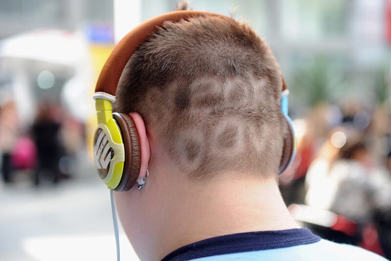 galleries/2011/11/14/twilight-premiere-photos/twilight-premiere-fans2_czx1nm