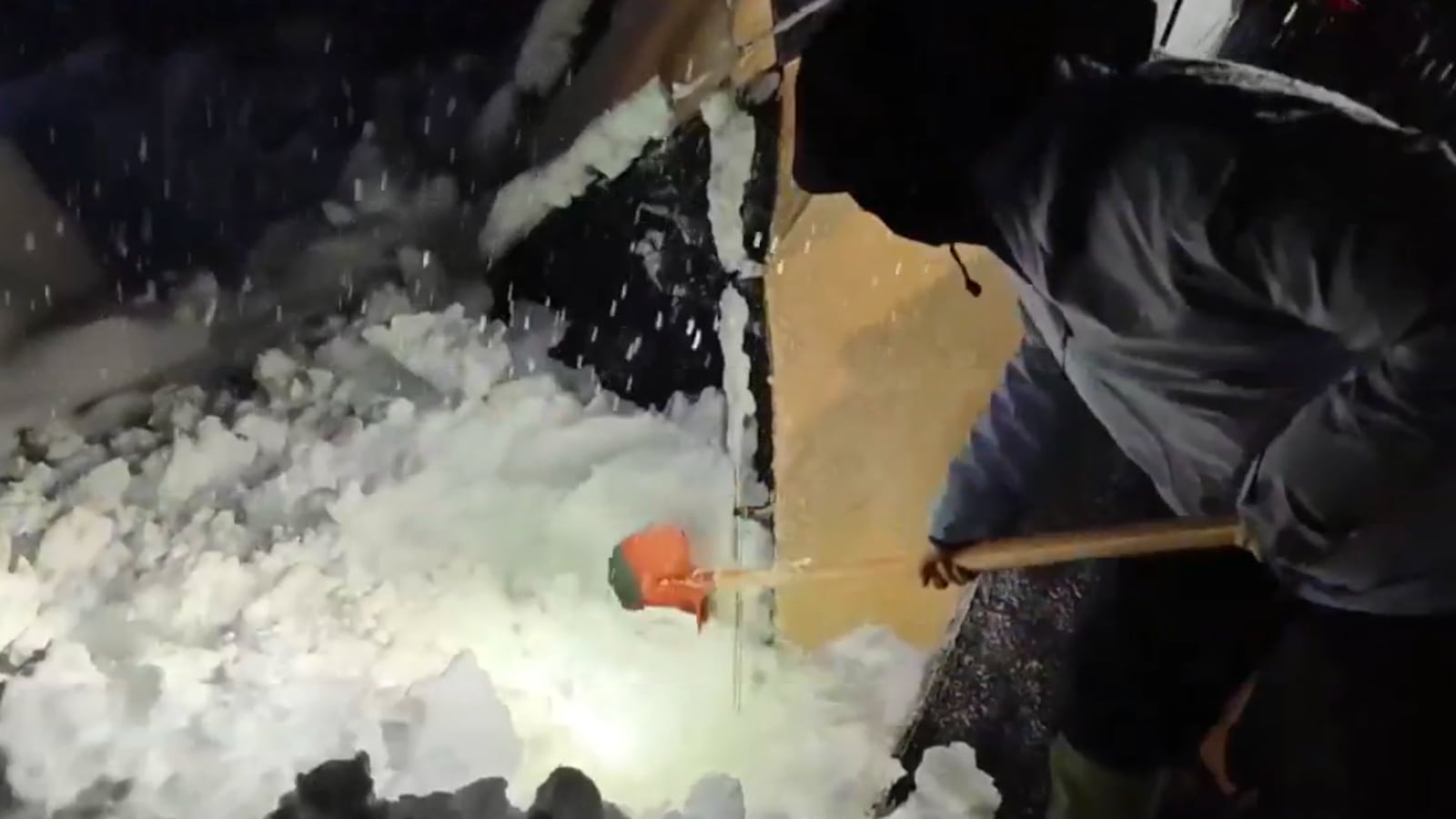 Snowstorms on Everest