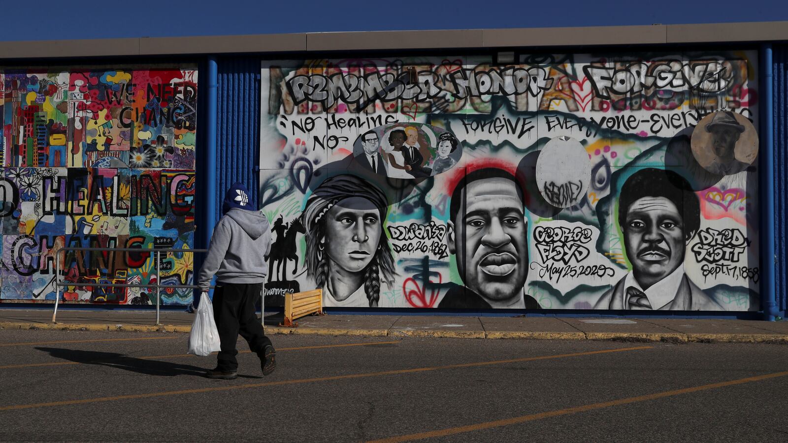 2021-03-15T222514Z_1548546591_RC2YBM9CY900_RTRMADP_3_USA-RACE-GEORGEFLOYD_tbxkpg