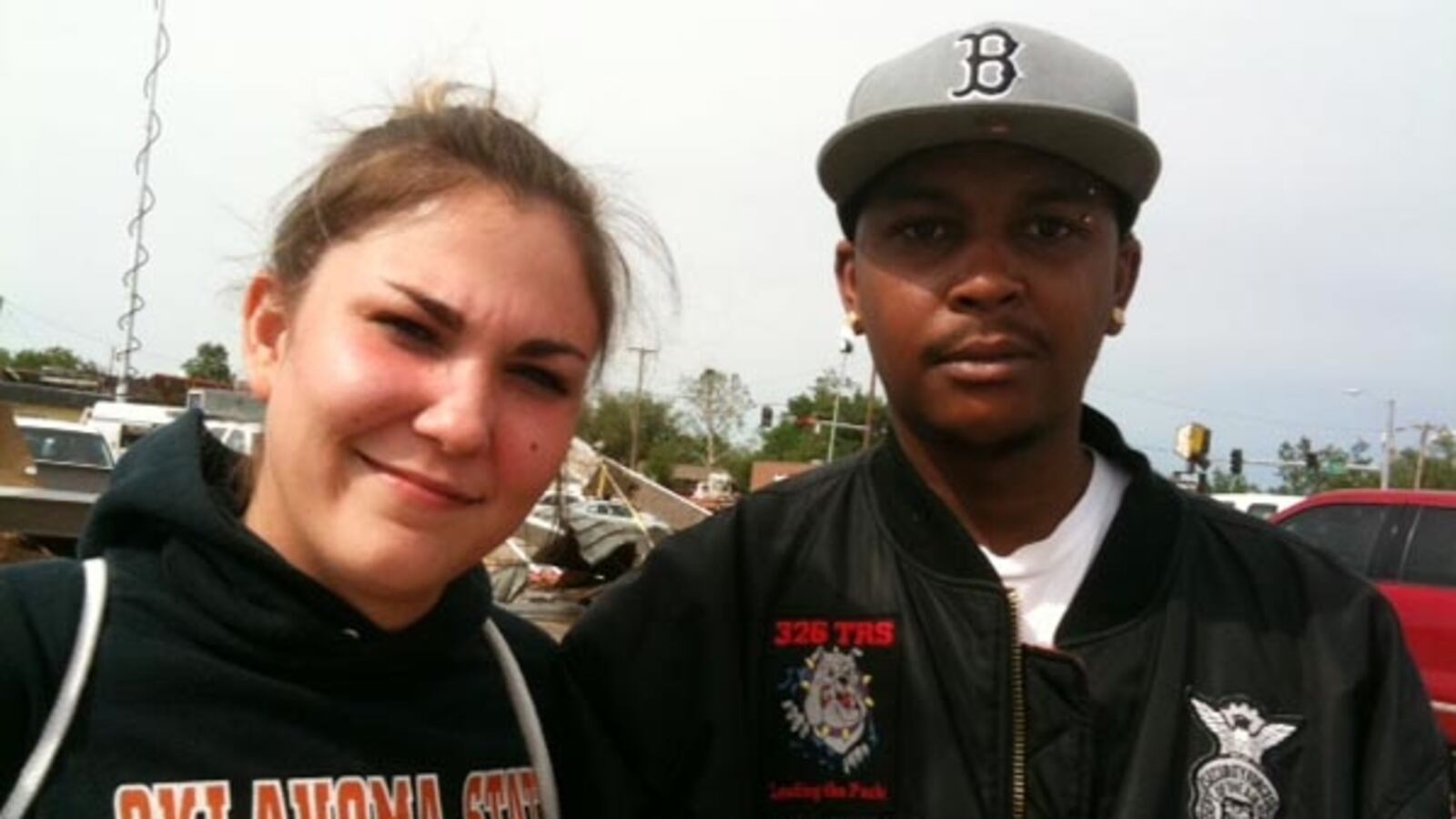 articles/2013/05/22/oklahoma-tornado-levels-moore-7-eleven-heroes-emerge-to-save-injured/130521-tornado-heroes-pelisek-tease_bvpisv