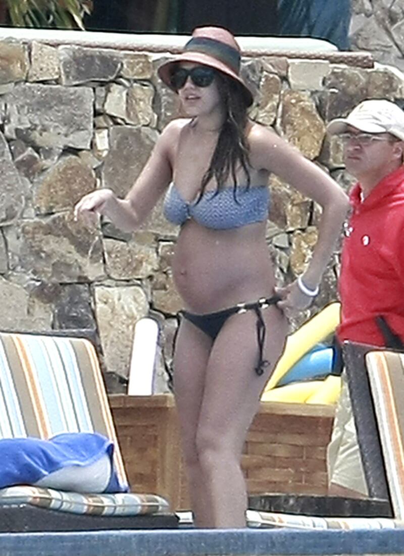 galleries/2011/05/26/pregnant-in-bikinis/pregnant-bikini---alba_r8ztlk