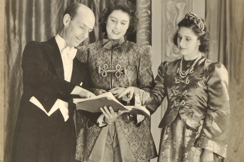 articles/2013/12/03/amazing-pictures-of-future-queen-cross-dressing-in-teenage-pantomime-role-go-on-sale/royal-pantotease_gqhdiy