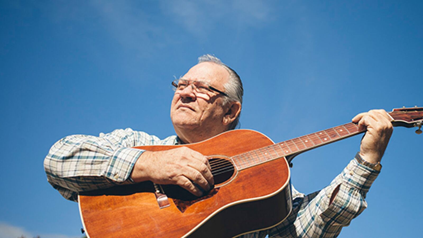 articles/2014/06/09/randy-wood-guitar-maker-to-the-king-and-cash/140609-shinola-guitars-tease_nlnkb9