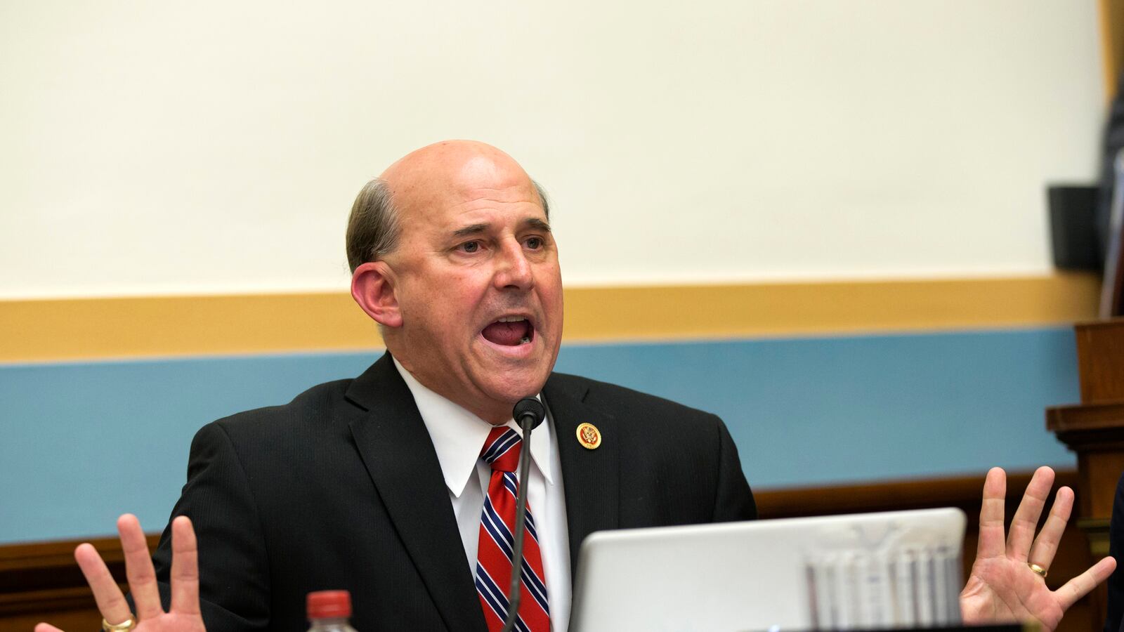 cheats/2014/01/15/rep-judges-need-plumbing-lessons/130619-moynihan-gohmert-tease_io4tmy