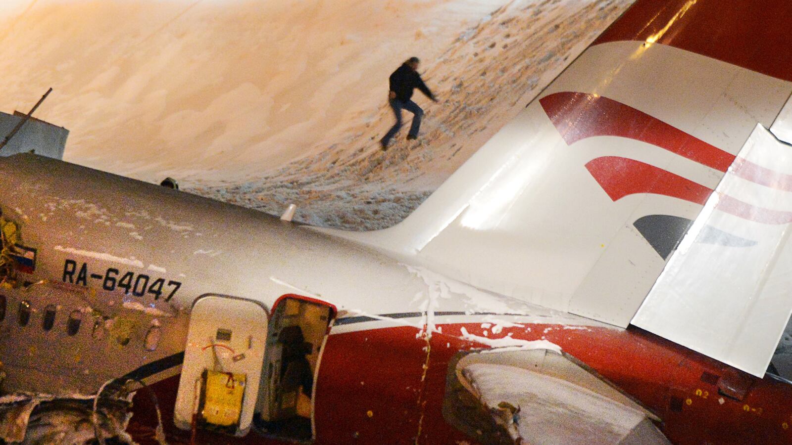 cheats/2012/12/30/moscow-plane-crash-caught-on-video/russia-airplane-crash-landing-kills-four-cheat_utix3z