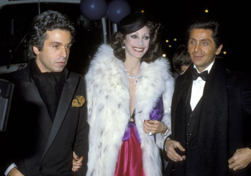 galleries/2009/12/07/valentino-through-the-ages/tymauer--valentino--marisa-benson_uc7igh