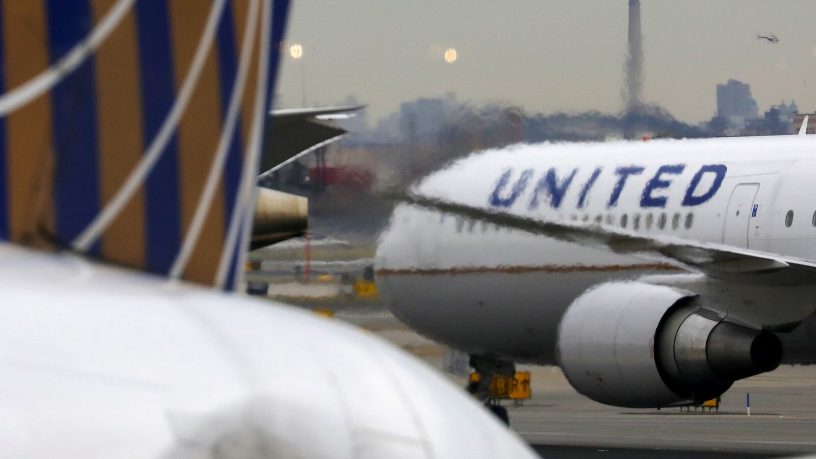 2021-01-20T000000Z_599377127_RC2WBL9Y2ZCE_RTRMADP_3_UNITED-ARLNS-RESULTS_t4513t