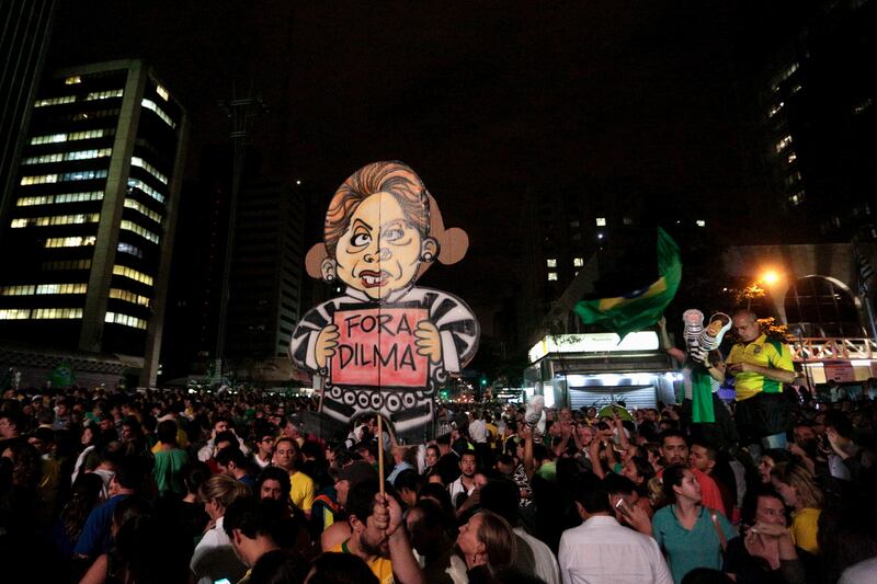 galleries/2016/03/17/massive-protests-rock-brazil-photos/160317-brazil-protest-04_umsm9e