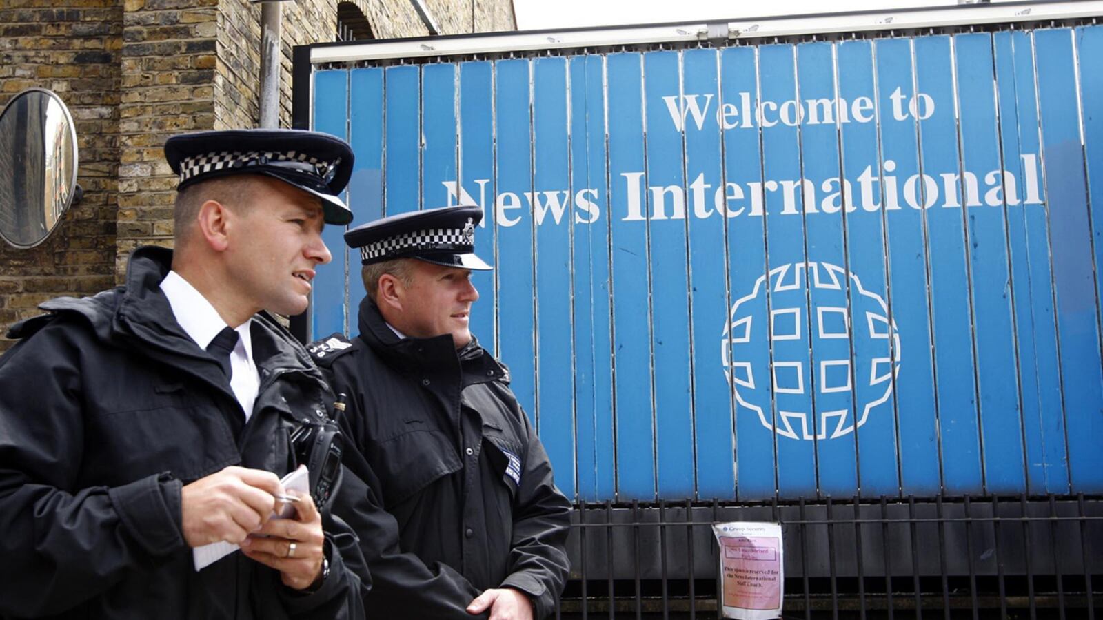 cheats/2011/07/16/scotland-yard-embroiled-in-world-scandal/scotland-yard-notw-cheat_bryyu7