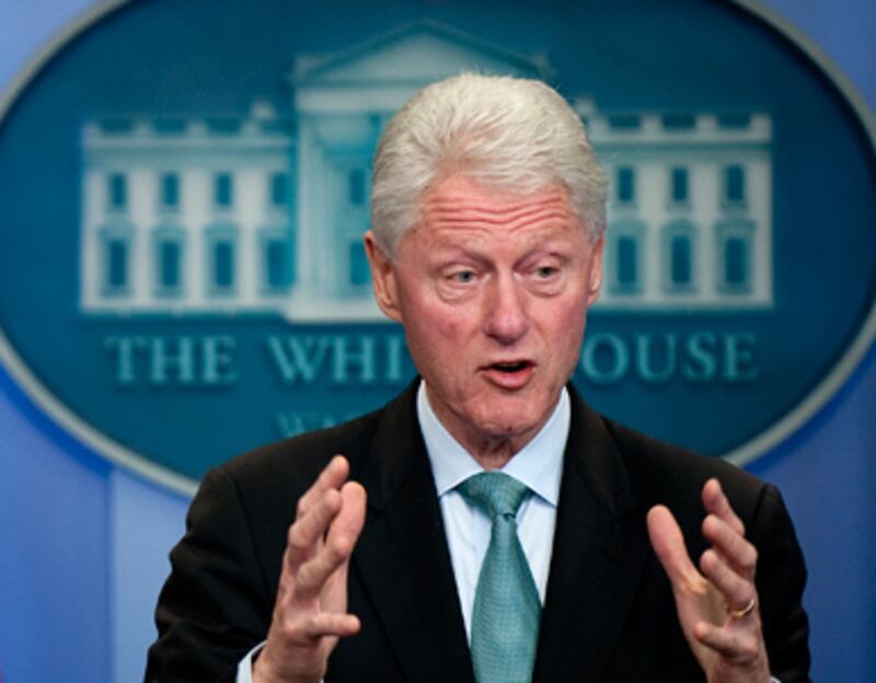 articles/2010/12/10/bill-clinton-schools-president-obama-at-tax-deal-presser/frank-clinton_146521_al28jl