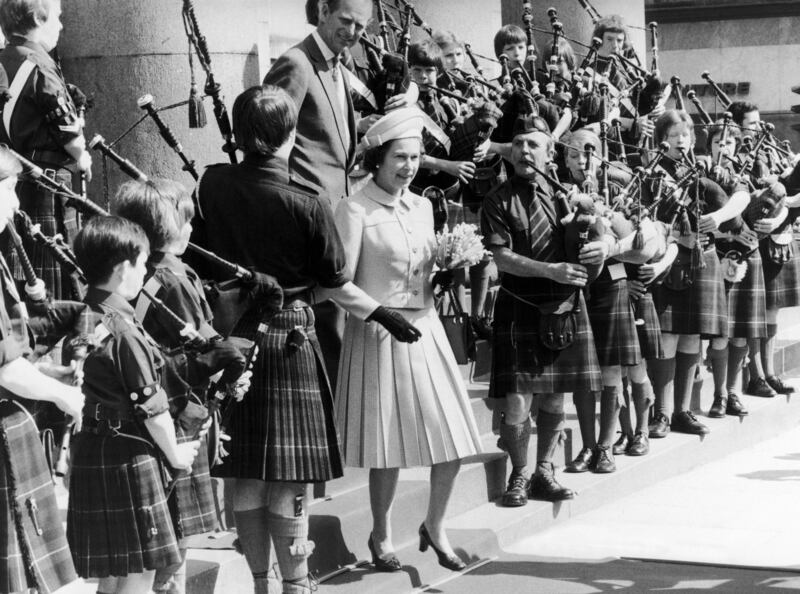 articles/2016/05/29/shoelace-ironing-and-corner-free-sandwiches-the-weird-royal-traditions-that-just-won-t-die/160528-sykes-british-embed-2_x66zdo