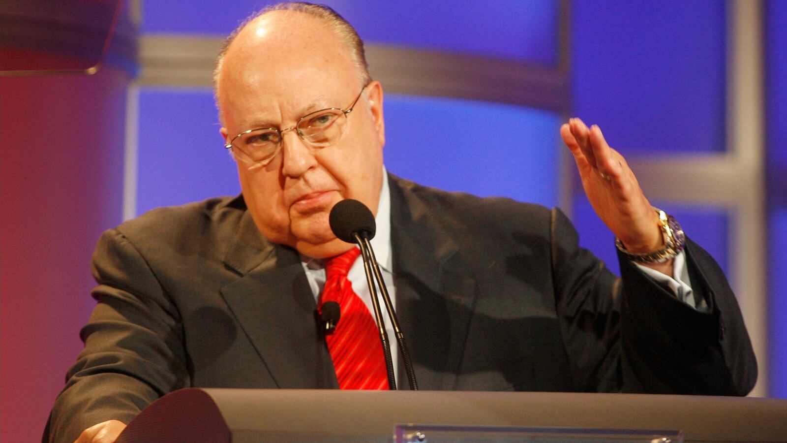 cheats/2017/02/16/report-feds-probing-fox-news-over-ailes-settlement-money/170215-roger-ailes-fox-suit-cheat_kylikt