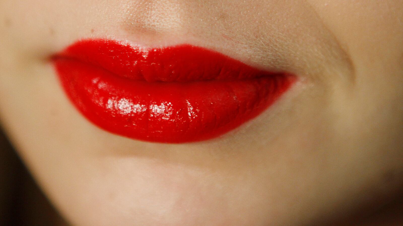 videos/2016/04/18/lip-implants-shot-up-in-2015/160418-Place-lip-implants-skyrocketed-2015_qna4sy