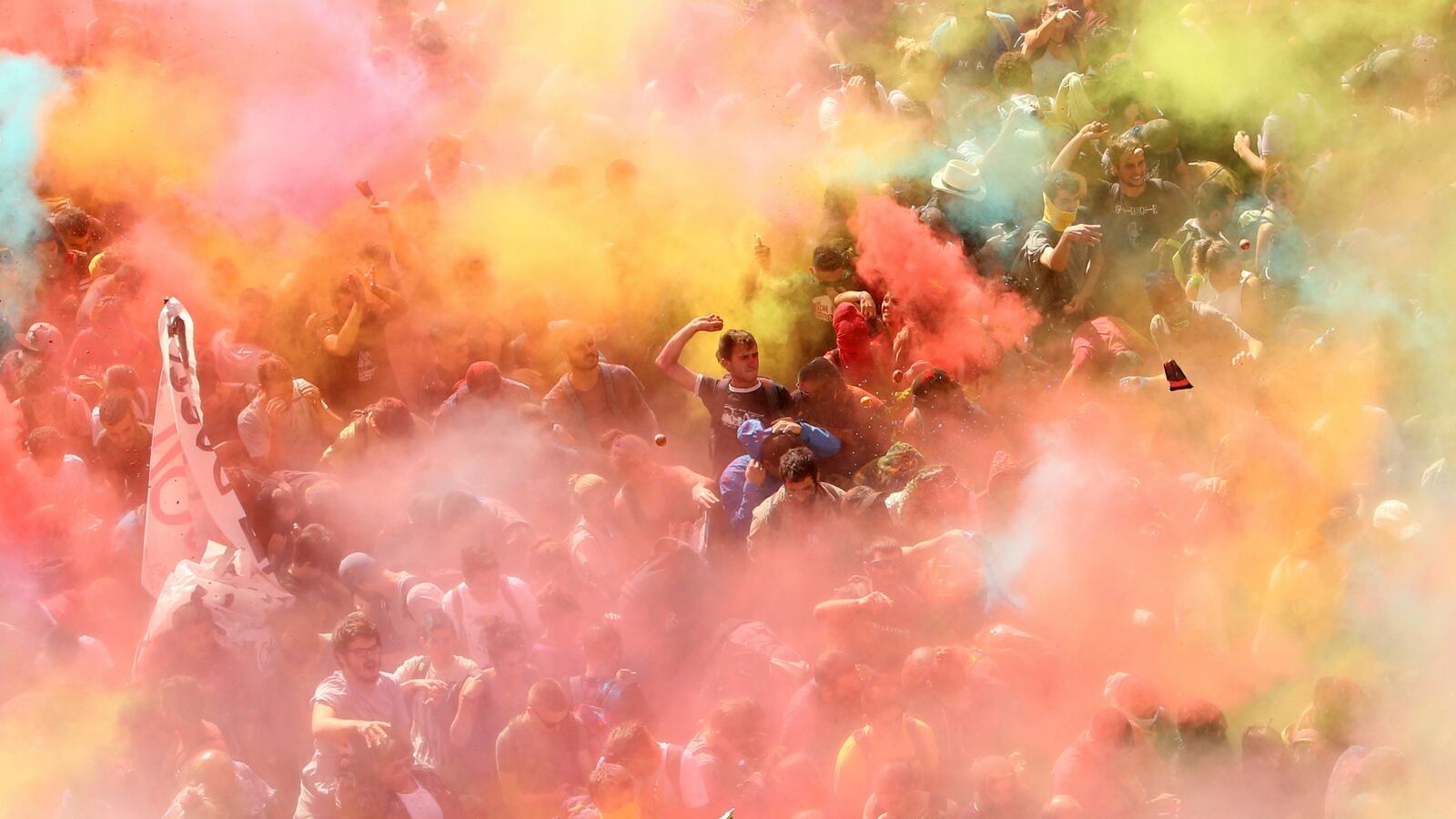 180929-barcelona-clashes-catalan-separatists-cheat_rt2l5d