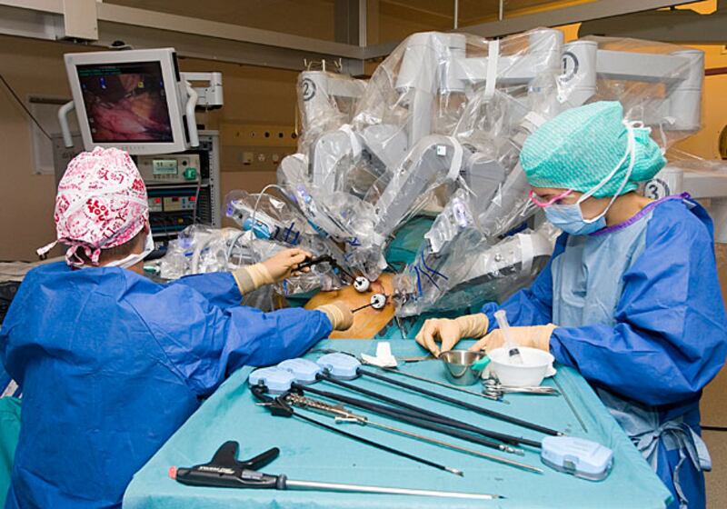 galleries/2009/11/24/robot-nurses-and-more-medicine-from-the-future/future-med-innovations---surgicial-robot_kcqrfy