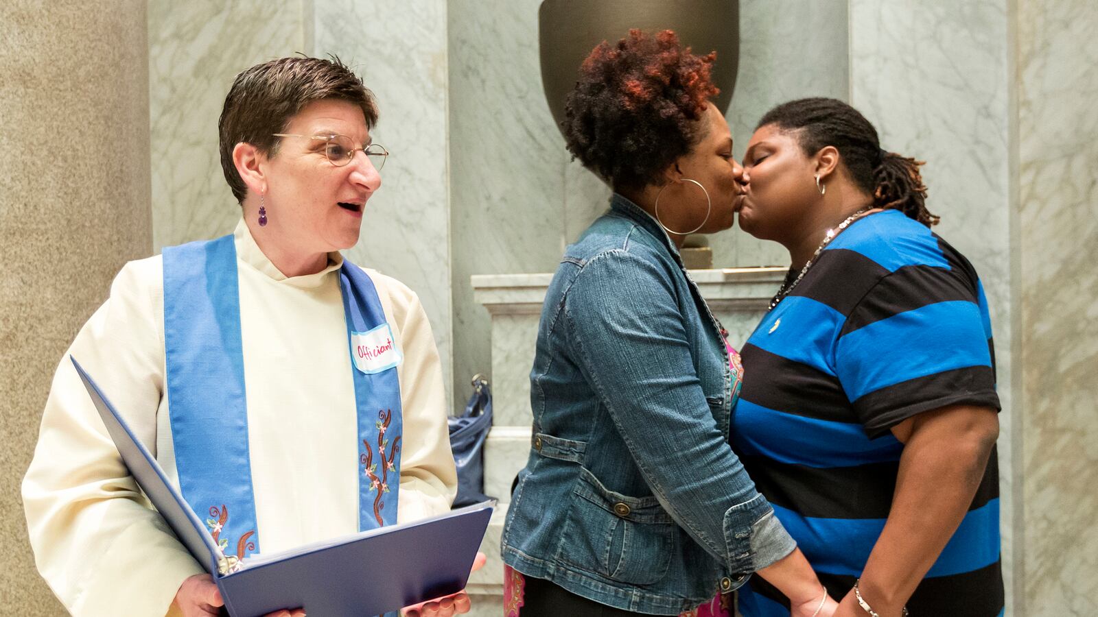 articles/2014/05/14/gay-marriage-doesn-t-play-in-arkansas/140513-jacobs-arkansas-tease_phxob4