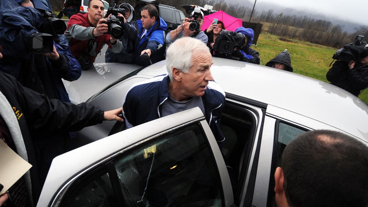 articles/2011/12/08/in-rush-to-punish-sandusky-authorities-are-covering-their-own-failures/sandusky-sentencing-frazier_ybsgfj