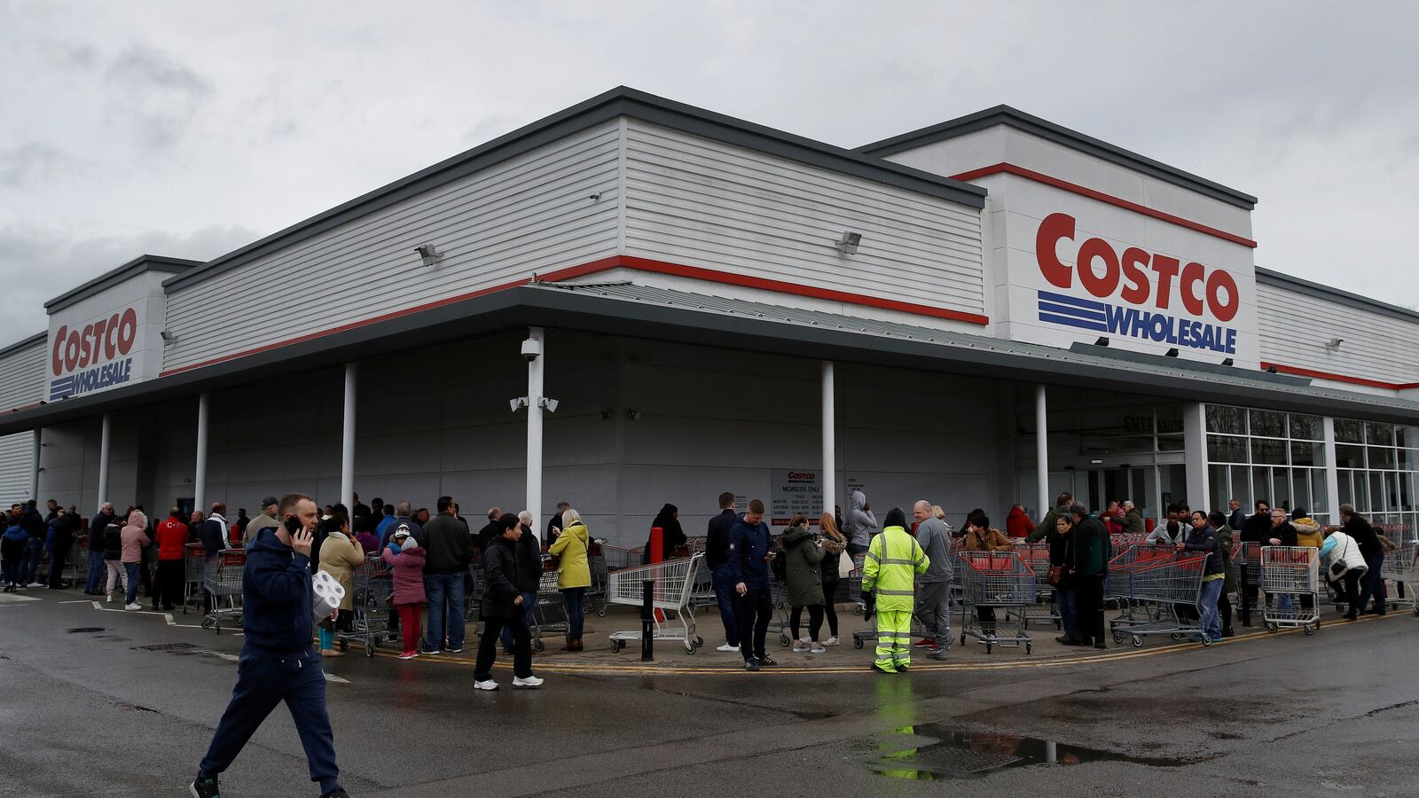 2020-03-15T121552Z_1403180450_RC2CKF9JYNB9_RTRMADP_3_HEALTH-CORONAVIRUS-BRITAIN_mrsacy