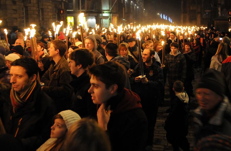 galleries/2010/12/31/new-years-celebrations-around-the-world/new-years---scotland_naaxsz