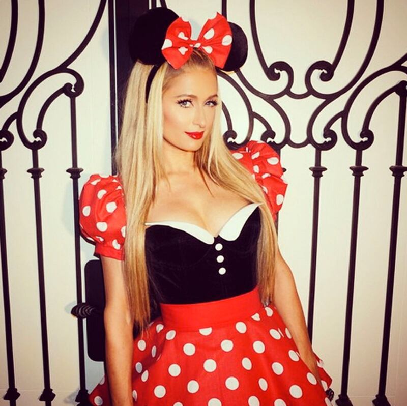 galleries/2014/10/30/from-kate-hudson-to-molly-sims-celebs-in-costume-take-over-instagram/141030-celeb-halloween-insta-10_bezzwe