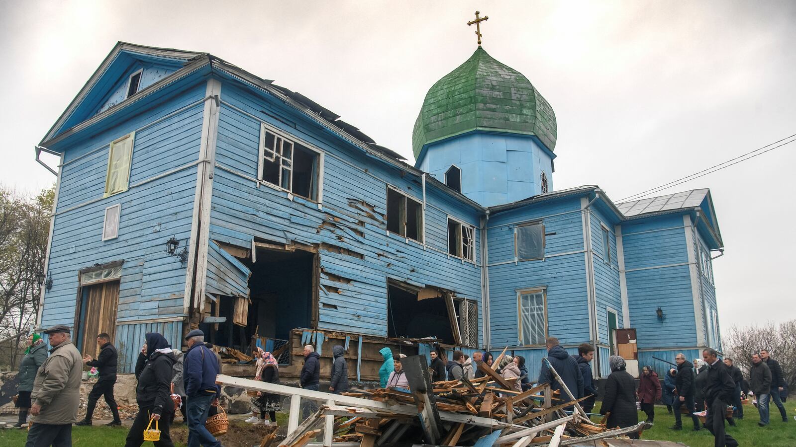 2022-04-24T102706Z_1536124106_RC2GTT9AVCWB_RTRMADP_3_UKRAINE-CRISIS-RELIGION-EASTER_pktvvb