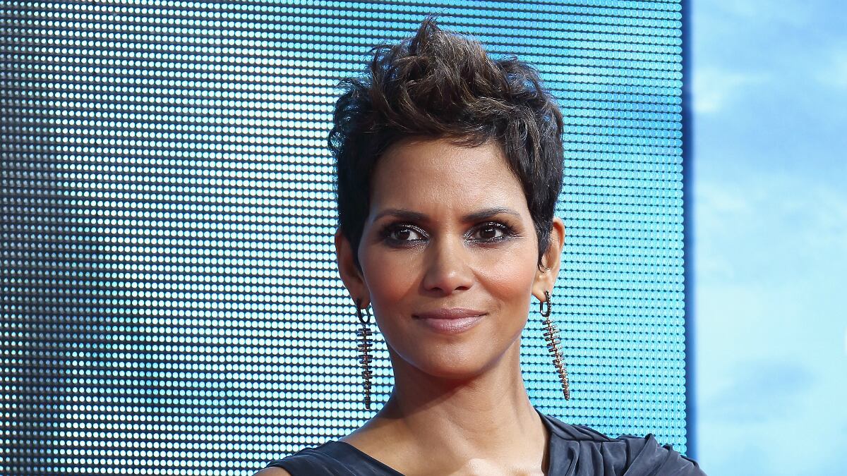 cheats/2012/11/30/berry-s-ex-drops-restraining-order/berry-martinez-aubrey-fight-cheat_uwenvt