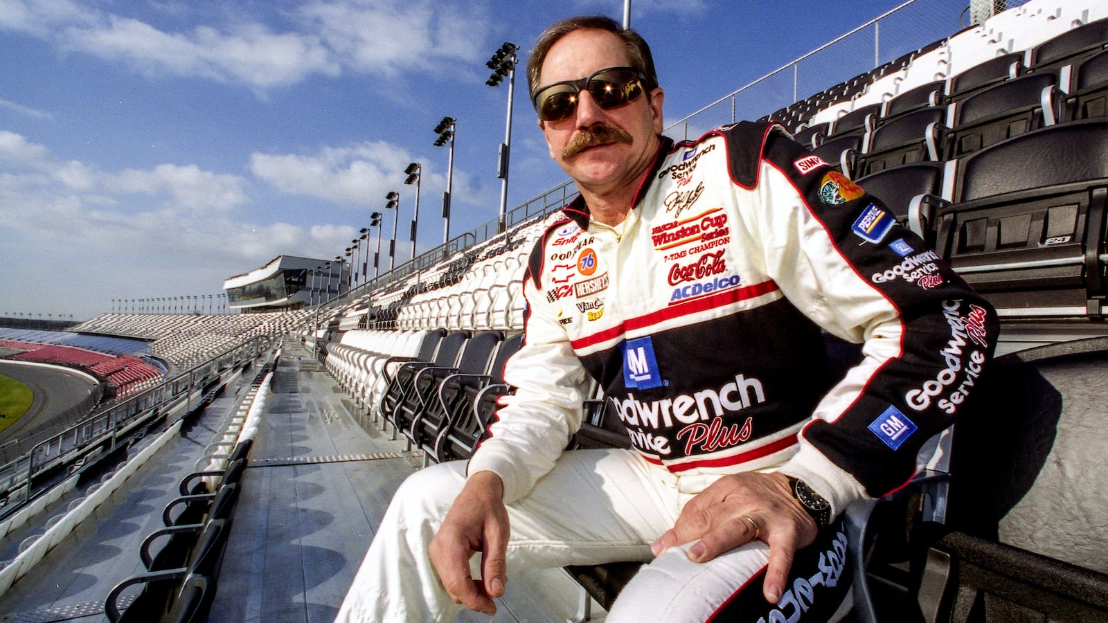 191102-Waltrip-Earnhardt-Sr-tease_1_gckvjm