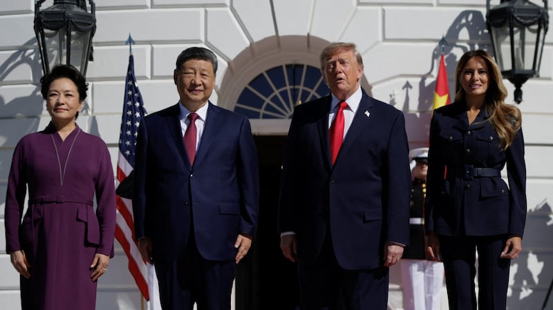 US President Donald Trump and first lady Melania Trump greet Chinese President Xi Jinping and his wife Peng Liyuan at the White House in Washington, DC, US, September 25, 2026. REUTERS/Evan Vucci