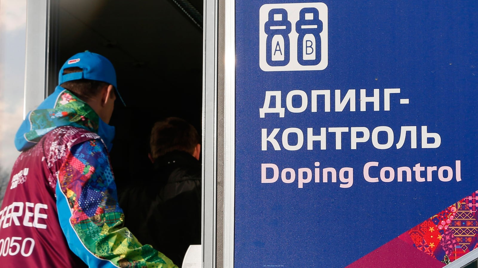cheats/2014/02/21/sochi-kicks-out-doping-bobsledder/140221-sochi-doping-cheat_wil6dq