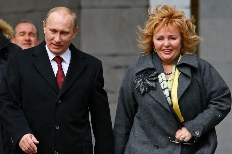 galleries/2012/10/16/russian-politicians-flaunt-80-s-style-at-the-kremlin-photos/lyudmila-putina-big-russian-hair_sodult