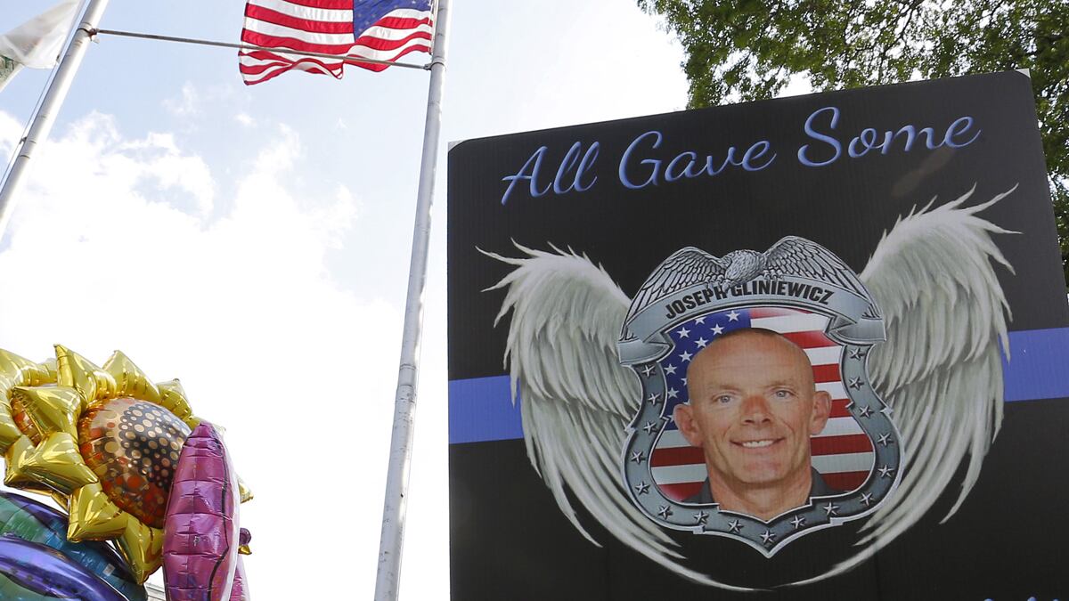 cheats/2016/01/27/fraud-suicide-cop-s-wife-indicted-for-money-laundering/151106-cop-cheat_w2rw8s