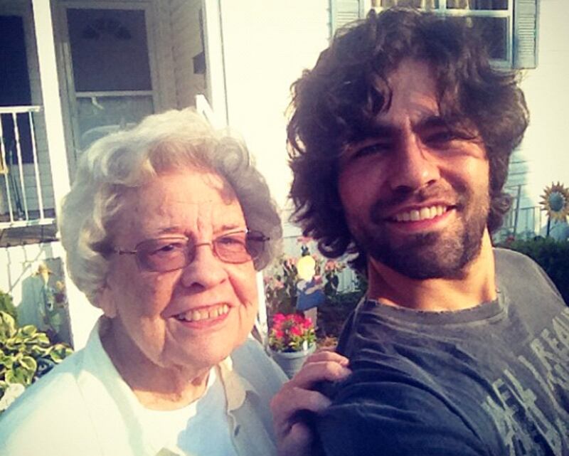 galleries/2012/07/08/kim-kardashian-stephen-colbert-more-celebrity-twitter-pictures-photos/twitpics-120706-grenier_jpebku