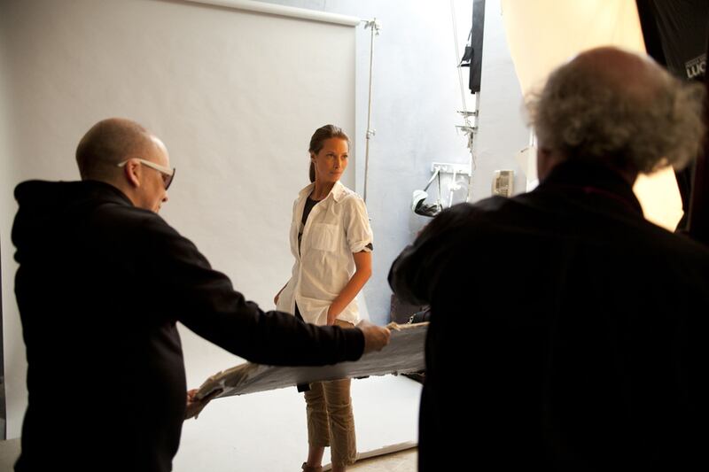 galleries/2011/08/19/timothy-greenfield-sanders-the-latino-list/latino-list-turlington-backstage_tsul01