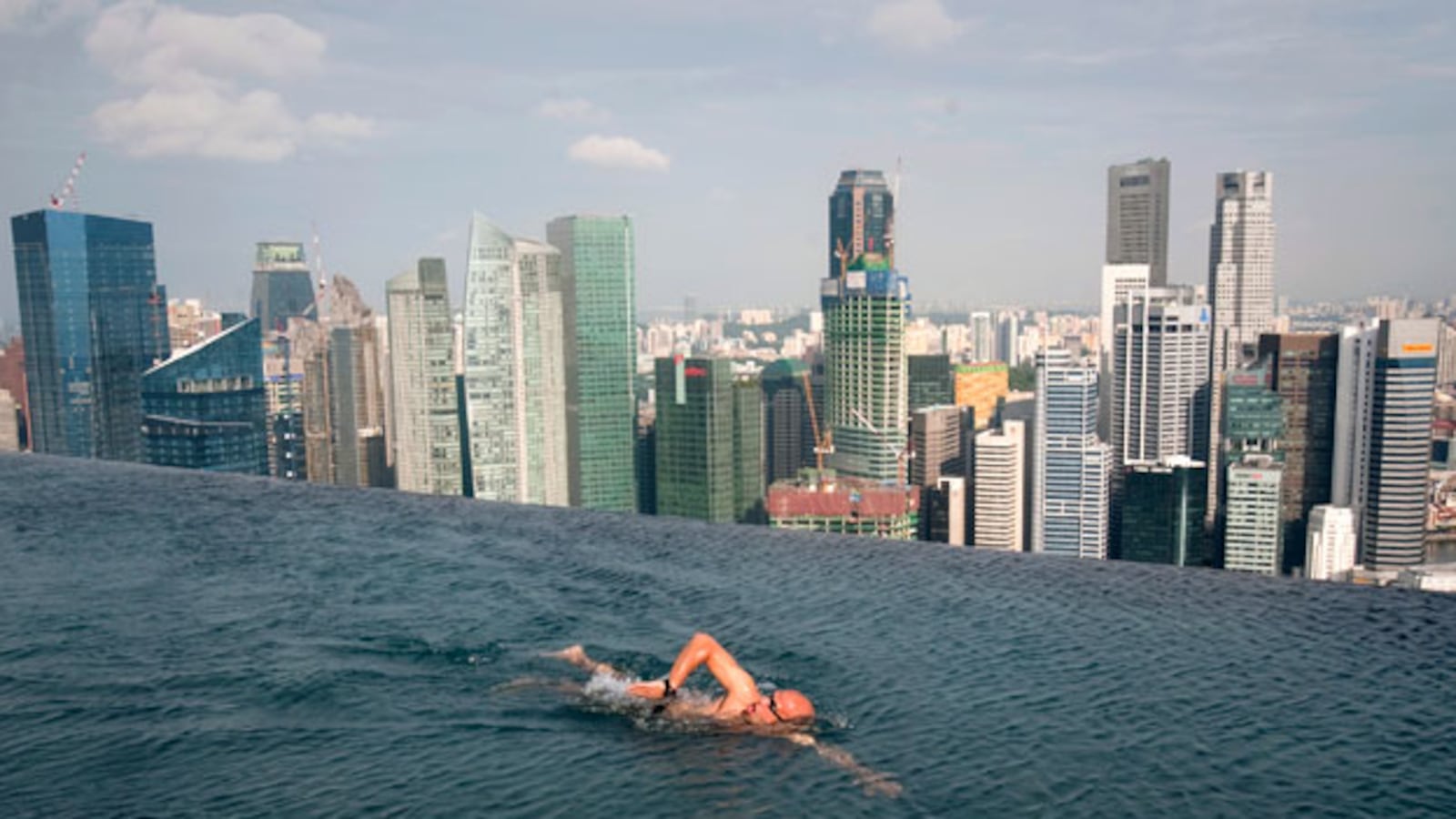 galleries/2010/06/01/hotel-pools/hotel-pools---skypark_xddx7f